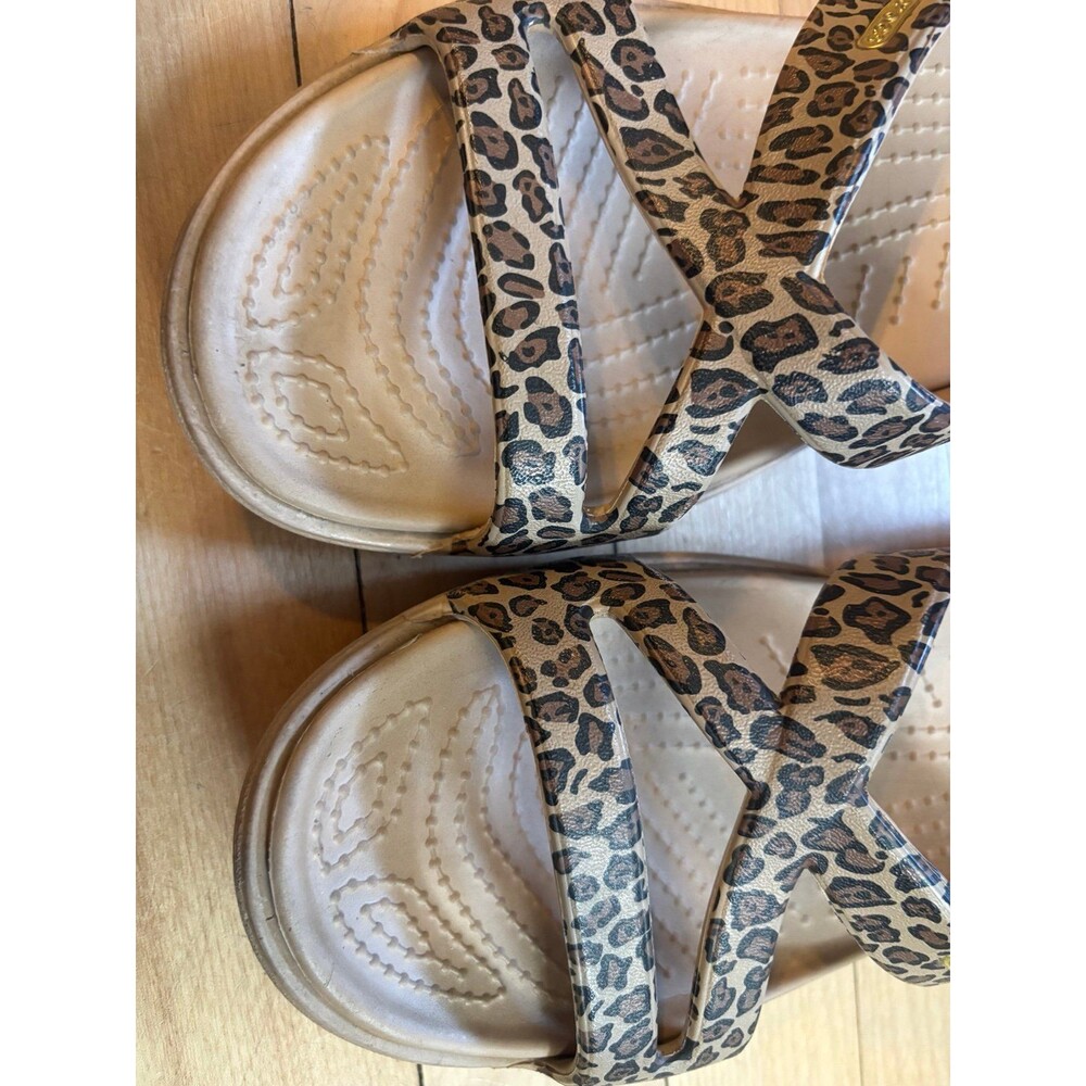 Crocs Patricia II Leopard 10 Cheetah Print Wedge Strappy Slides Sandals - Picture 2 of 6